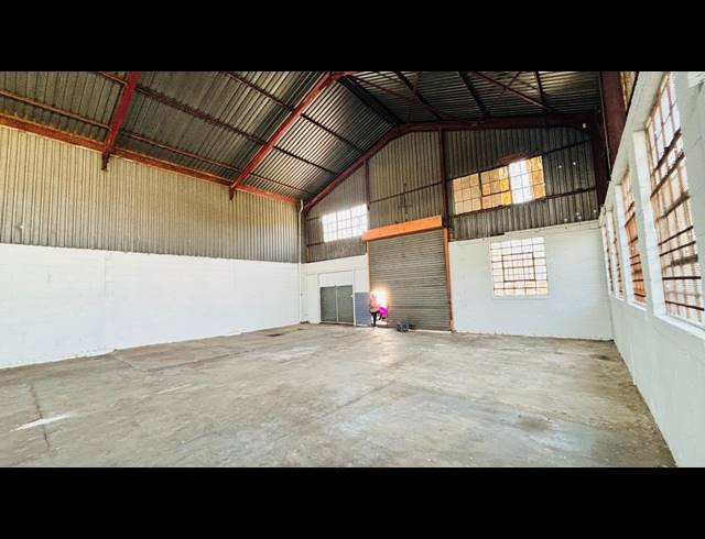 360M² WAREHOUSE TO LET IN ROODEPOORT CENTRAL
